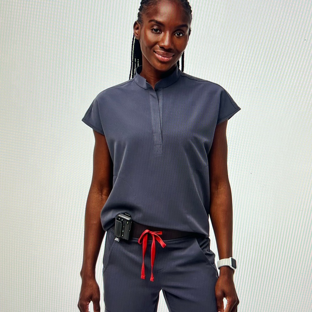 FIGS Rafaela Oversized Scrub Top Charcoal M